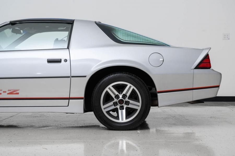Детали экстерьера Chevrolet Camaro Z28 IROC-Z (1FP87) 1985 года  (фото 46 из 124)